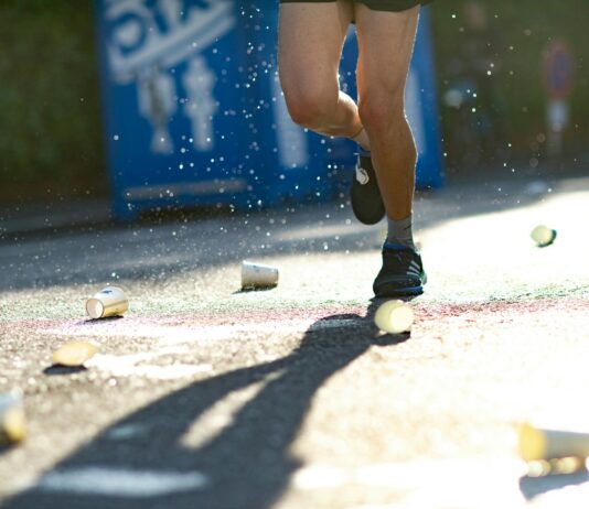 체력 향상을 위한 운동과 영양의 최적 조합 person standing on ground with lots of paper cups
