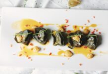 피트니스 목표와 식단 계획: 성공적인 다이어트 전략 dish served on white plate