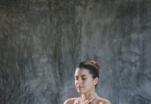 일상 속 작은 변화가 만드는 큰 차이, 정신건강 돌보기의 중요성 woman in white bikini sitting on red chair