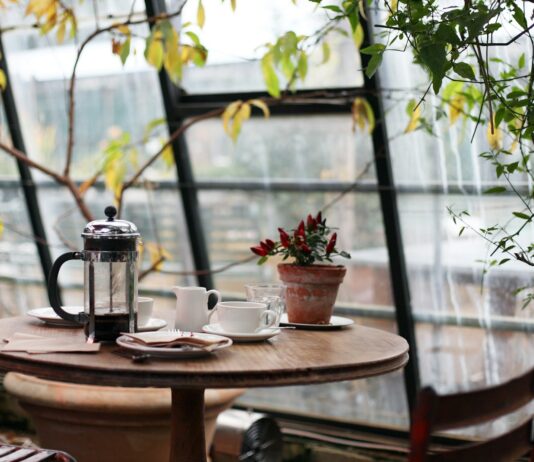 “마음에도 휴식이 필요해요” – 스트레스 관리, 일상에서 실천하는 건강 습관 round brown wooden table with french press on top with white ceramic teacup beside