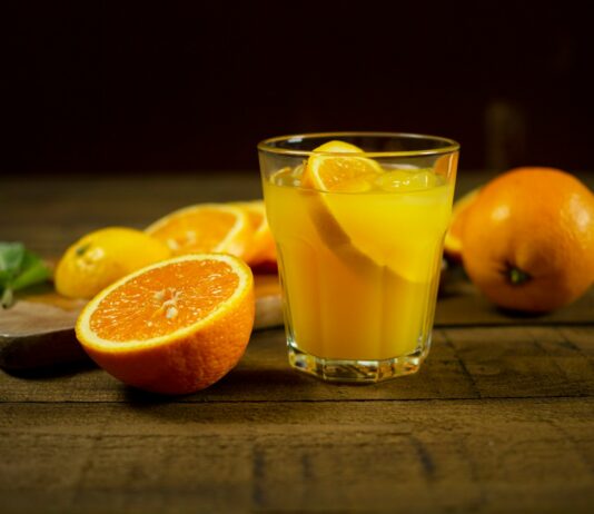 “여성 건강관리, 나만의 루틴이 답이다”…일상에 스며드는 최신 셀프 케어 트렌드 orange juice in clear drinking glass