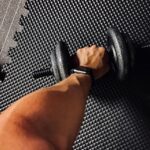 오운완(오늘 운동 완료)의 함정: 강박적인 운동이 내 몸을 망치고 있다면? person wearing black and white shirt holding black dumbbell