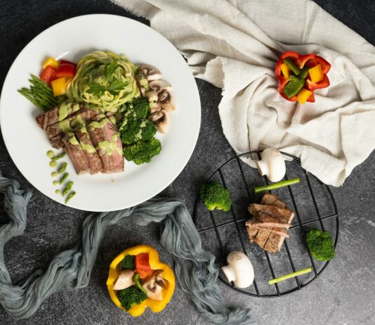 변화하는 식단 트렌드, 내 일상에 건강하게 녹이려면 a white plate topped with meat and veggies