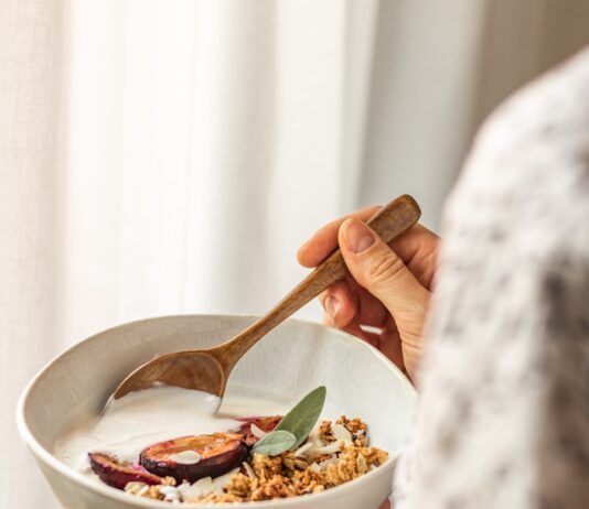 “마음 건강도 생활 습관에서 시작… 일상 루틴 속 마음 챙김법 주목” person holding white ceramic bowl with food